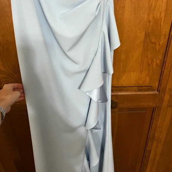 Vince Camuto ruffle gown - Picture 4 of 6